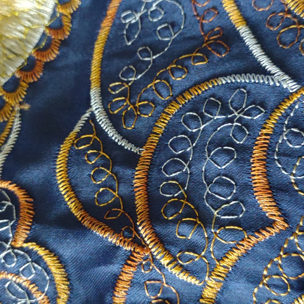 Silk Chinese Robe With Amazing Detail - Picture 9 of 9